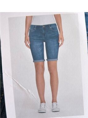 Calvin Klein Rolled Cuff like new Bermuda Shorts - Blue